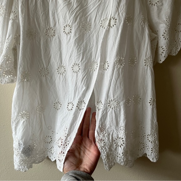 Gap Eyelet Scalloped Open Back Blouse - Size M - Picture 3 of 5